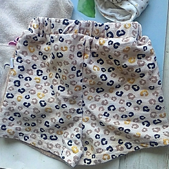 Baby Outfit Cheetah Print shorts with sequins / and kitty vest Also Bow Hat - Picture 4 of 6